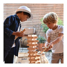 Afbeelding in Gallery-weergave laden, Kapla houten kist met 280 plankjes en rood bouwboek, 6+