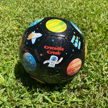 Afbeelding in Gallery-weergave laden, Crocodile Creek maat 3 glitter voetbal - Space Exploration
