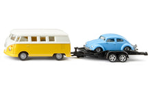 Afbeelding in Gallery-weergave laden, SIKU 2567 - VW T1 met aanhanger en VW kever
