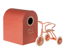 Afbeelding in Gallery-weergave laden, Maileg metalen driewieler met abri voor muizen coral / koraal 11-4105-00
