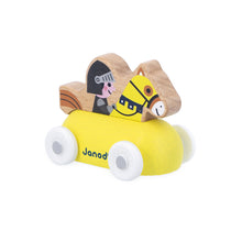 Afbeelding in Gallery-weergave laden, Janod Crossroads – houten wagen Ridder mobiel - J05925
