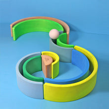 Afbeelding in Gallery-weergave laden, Grimm&#39;s houten regenboog neon groen - 15050
