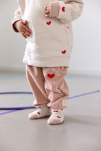 Afbeelding in Gallery-weergave laden, Lässig Kids Sweater GOTS Heart nature - maat 98/104
