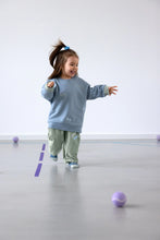 Afbeelding in Gallery-weergave laden, Lässig Kids Sweater GOTS Skateboard steel  blue - maat 98/104
