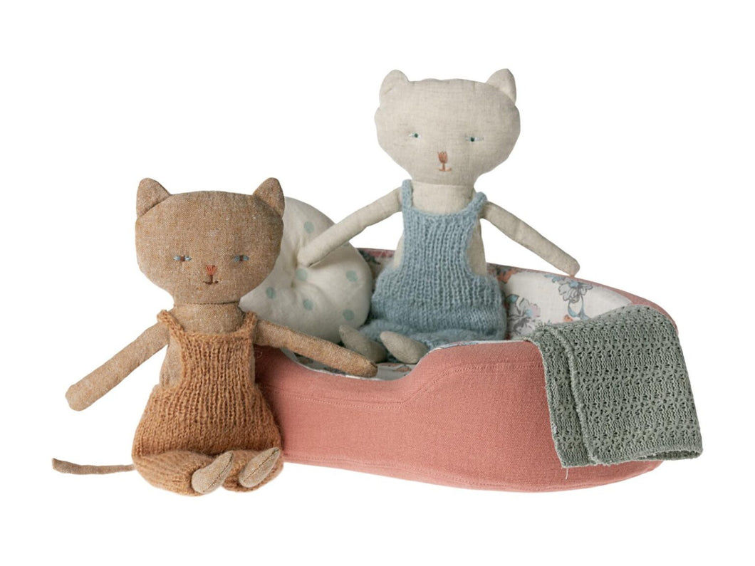 Maileg Cosy basket small coral with kittens 16-4901-10