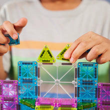 Afbeelding in Gallery-weergave laden, 254055TS-CDU - MAGNA-TILES - Travel Set Deluxe - 55 piece - Nieuwe collectie
