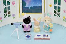 Afbeelding in Gallery-weergave laden, Sylvanian Families Nursery Friends - Sleepover Party Trio 5750
