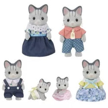 Afbeelding in Gallery-weergave laden, Lou Verhaegen ❤️ Sylvanian Families Fisher Cat Family - 5812
