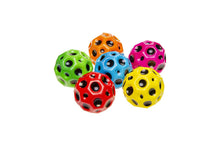Afbeelding in Gallery-weergave laden, Fidget Toys Moon ball - Football stuiterbal fluo/zwart

