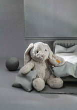 Afbeelding in Gallery-weergave laden, Steiff Friends – Hoppie rabbit, light grey - 28 cm
