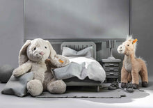 Afbeelding in Gallery-weergave laden, Steiff Friends – Hoppie rabbit, light grey - 28 cm

