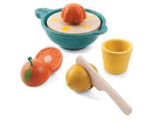 Afbeelding in Gallery-weergave laden, PlanToys houten fruitpers set - 3610
