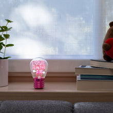 Afbeelding in Gallery-weergave laden, Legami Valentijn - Decorative lightbulb - Love is in the Air - Bulb Fiction

