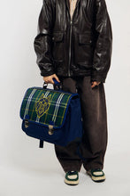 Afbeelding in Gallery-weergave laden, Caramel &amp; Cie - Medium boekentas Wolf Clan Tartan - MSA11-0437

