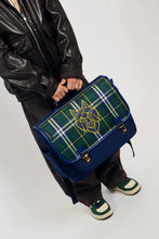 Afbeelding in Gallery-weergave laden, Caramel &amp; Cie - Medium boekentas Wolf Clan Tartan - MSA11-0437
