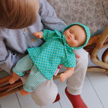 Afbeelding in Gallery-weergave laden, Djeco Pomea x Petit Pan kledingset pop 30-34 cm Zazen - DJ07755
