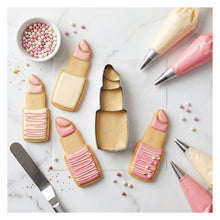 Afbeelding in Gallery-weergave laden, Depesche Topmodel Bake and Create - uitsteekvormpjes lipstick &amp; lippen - 14316
