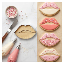 Afbeelding in Gallery-weergave laden, Depesche Topmodel Bake and Create - uitsteekvormpjes lipstick &amp; lippen - 14316
