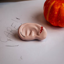 Afbeelding in Gallery-weergave laden, Legami Halloween - Scented Eraser - Ear We Go Again
