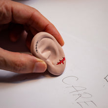 Afbeelding in Gallery-weergave laden, Legami Halloween - Scented Eraser - Ear We Go Again

