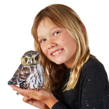 Afbeelding in Gallery-weergave laden, Folkmanis Pygmy Owl - Dwerguil handpop
