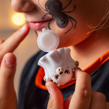 Afbeelding in Gallery-weergave laden, Legami Halloween - Lip Gloss - Magic Kiss Teddy Ghost
