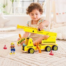 Afbeelding in Gallery-weergave laden, Hape Toys - Mobile Crane, grote mobiele kraan - E3083
