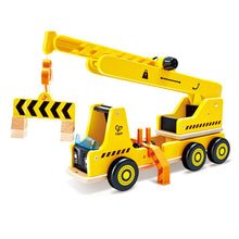 Afbeelding in Gallery-weergave laden, Hape Toys - Mobile Crane, grote mobiele kraan - E3083
