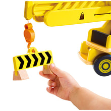 Afbeelding in Gallery-weergave laden, Hape Toys - Mobile Crane, grote mobiele kraan - E3083
