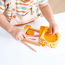 Afbeelding in Gallery-weergave laden, Hape Toys - Spin 'n' Draw - E2023
