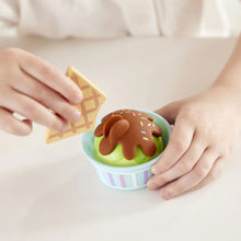 Afbeelding in Gallery-weergave laden, Hape Toys Ga Creamy Dreamy Ice Cream Corner - E3217
