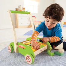 Afbeelding in Gallery-weergave laden, Hape Toys houten blokkenwagen Block and Roll - E0371
