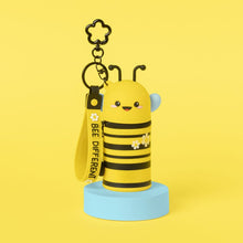 Afbeelding in Gallery-weergave laden, Legami Mini Kawaii - Coin Purse With Key Ring - Bee bijtje
