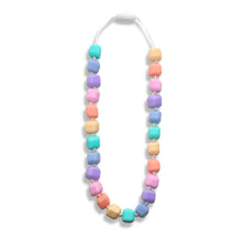 Afbeelding in Gallery-weergave laden, Jellystone Designs kauwsieraden - Prinses op de erwt ketting pastel regenboog
