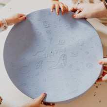 Afbeelding in Gallery-weergave laden, Jellystone Designs sensorisch spel Tray Play - Zachtblauw
