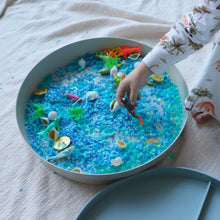 Afbeelding in Gallery-weergave laden, Jellystone Designs sensorisch spel Tray Play - Zachtblauw
