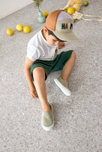 Afbeelding in Gallery-weergave laden, Lässig Kids skater cap Happy light khaki/caramel - maat 2-6 jaar
