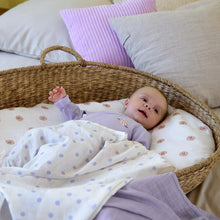 Afbeelding in Gallery-weergave laden, Lässig romper pyjama / kruippakje GOTS pastel lila - maat 50/56
