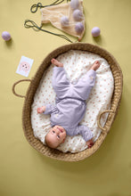 Afbeelding in Gallery-weergave laden, Lässig sweatpants GOTS pastel lila - maat 62/68
