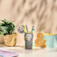 Afbeelding in Gallery-weergave laden, Legami 2-in-1 Siliconen Gorilla-etui "Wild but Kind" - Kawaii pennenzak
