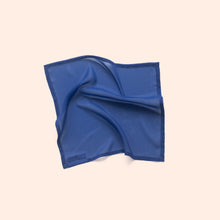 Afbeelding in Gallery-weergave laden, Little Botanic Label - Playcycle speeldoek klein - 30cm - Blauw
