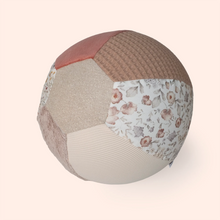 Afbeelding in Gallery-weergave laden, Little Botanic Label - Sensorische Ballonbal - Duo-pack Nature &amp; Jeans
