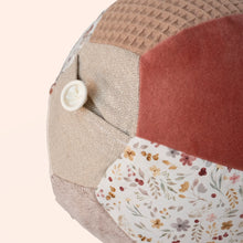 Afbeelding in Gallery-weergave laden, Little Botanic Label - Sensorische Ballonbal - Duo-pack Nature &amp; Jeans
