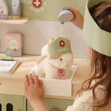 Afbeelding in Gallery-weergave laden, Little Dutch houten dierenarts praktijk speelset - LD2546
