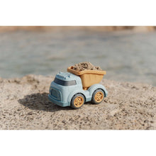 Afbeelding in Gallery-weergave laden, Little Dutch kiepwagen blauw 17 cm
