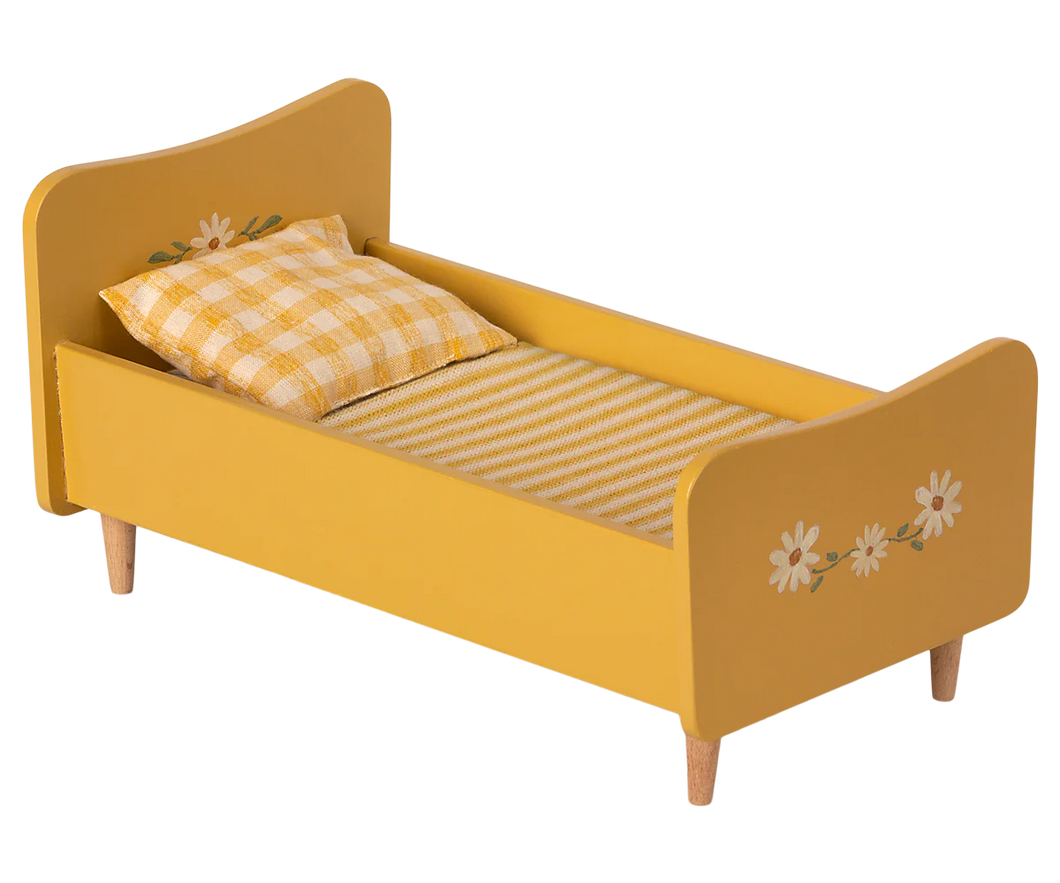 Maileg houten bed mini okergeel 11-1005-00