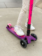 Afbeelding in Gallery-weergave laden, Micro Step - Micro Maxi Micro inklapbaar LED paars roze Neon
