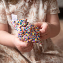 Afbeelding in Gallery-weergave laden, Little Botanic Label - Sensorische pittenzakjes 7 stuks - Pastel + super confetti
