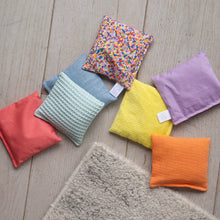 Afbeelding in Gallery-weergave laden, Little Botanic Label - Sensorische pittenzakjes 7 stuks - Pastel + super confetti
