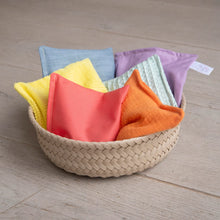 Afbeelding in Gallery-weergave laden, Little Botanic Label - Sensorische pittenzakjes 7 stuks - Pastel + super confetti
